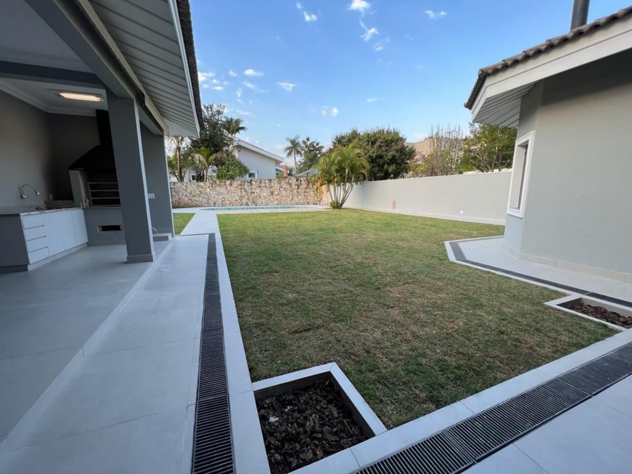 Casa para alugar com 4 quartos, 700m² - Foto 22