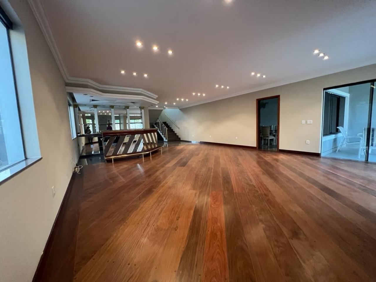 Casa para alugar com 4 quartos, 700m² - Foto 3