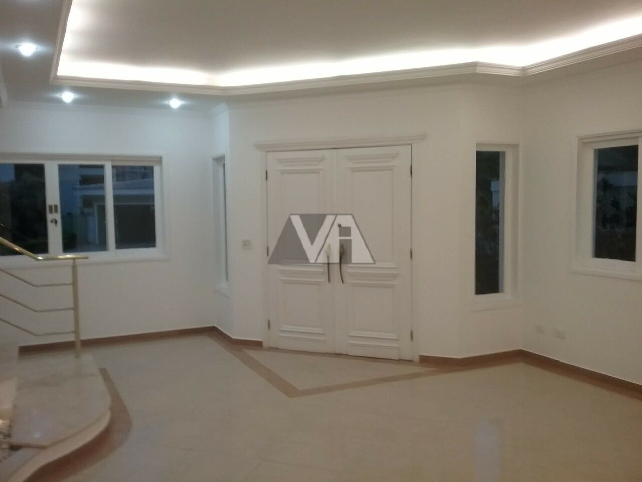 Casa de Condomínio à venda e aluguel com 5 quartos, 500m² - Foto 2