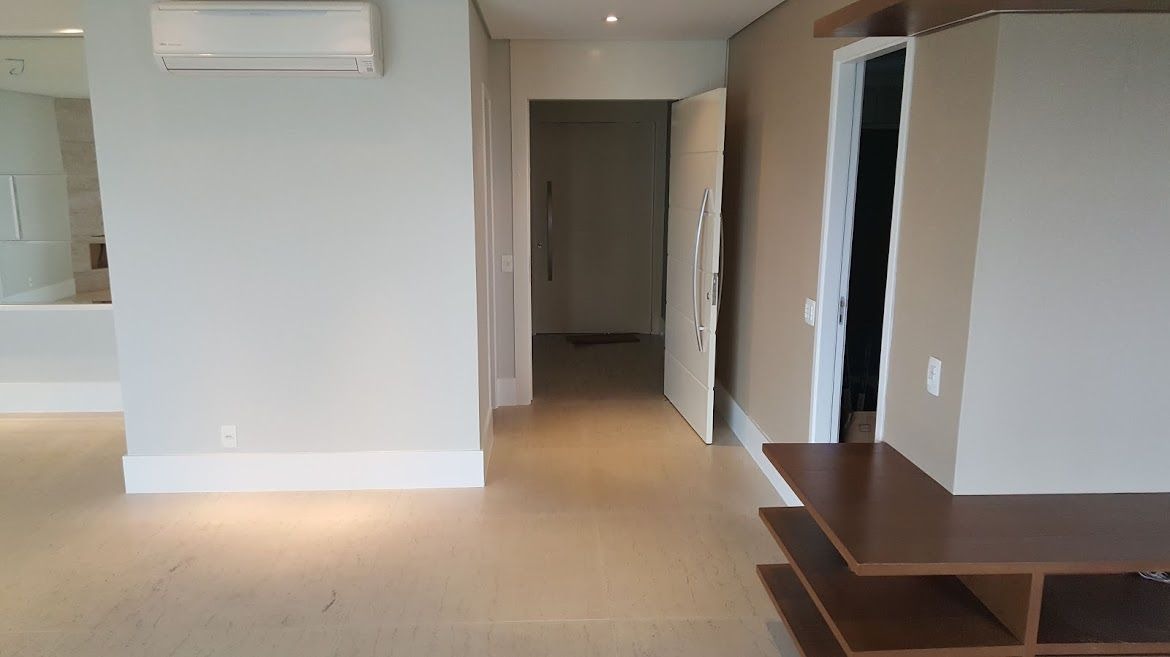 Apartamento para alugar com 3 quartos, 202m² - Foto 8