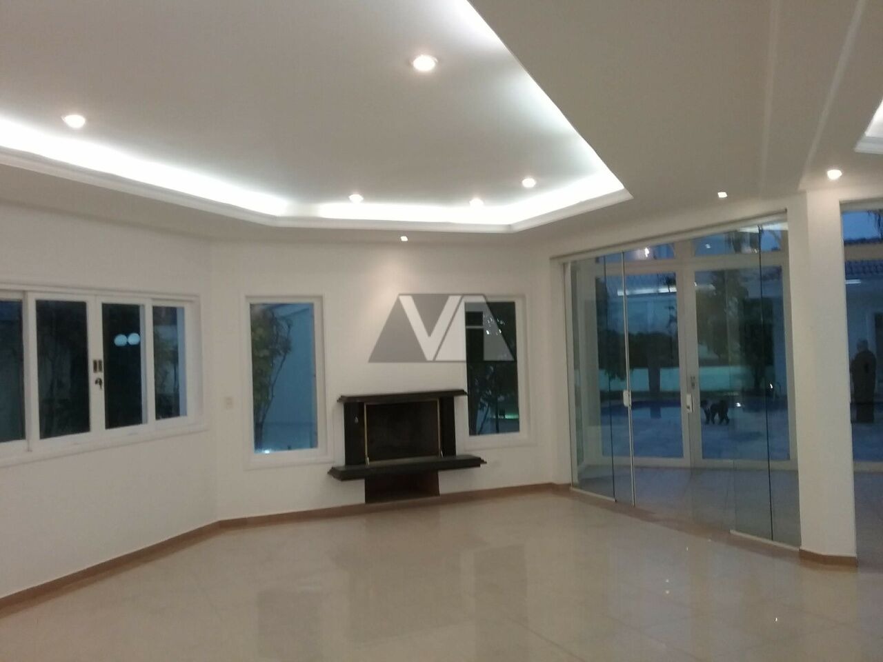 Casa de Condomínio à venda e aluguel com 5 quartos, 500m² - Foto 3