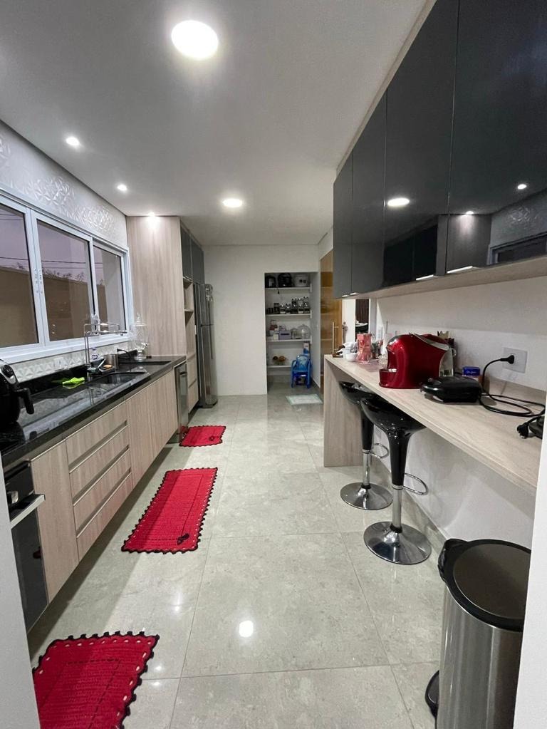 Casa de Condomínio à venda com 4 quartos, 310m² - Foto 3