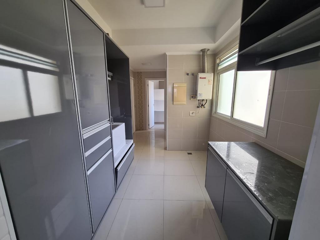 Apartamento à venda com 3 quartos, 201m² - Foto 9