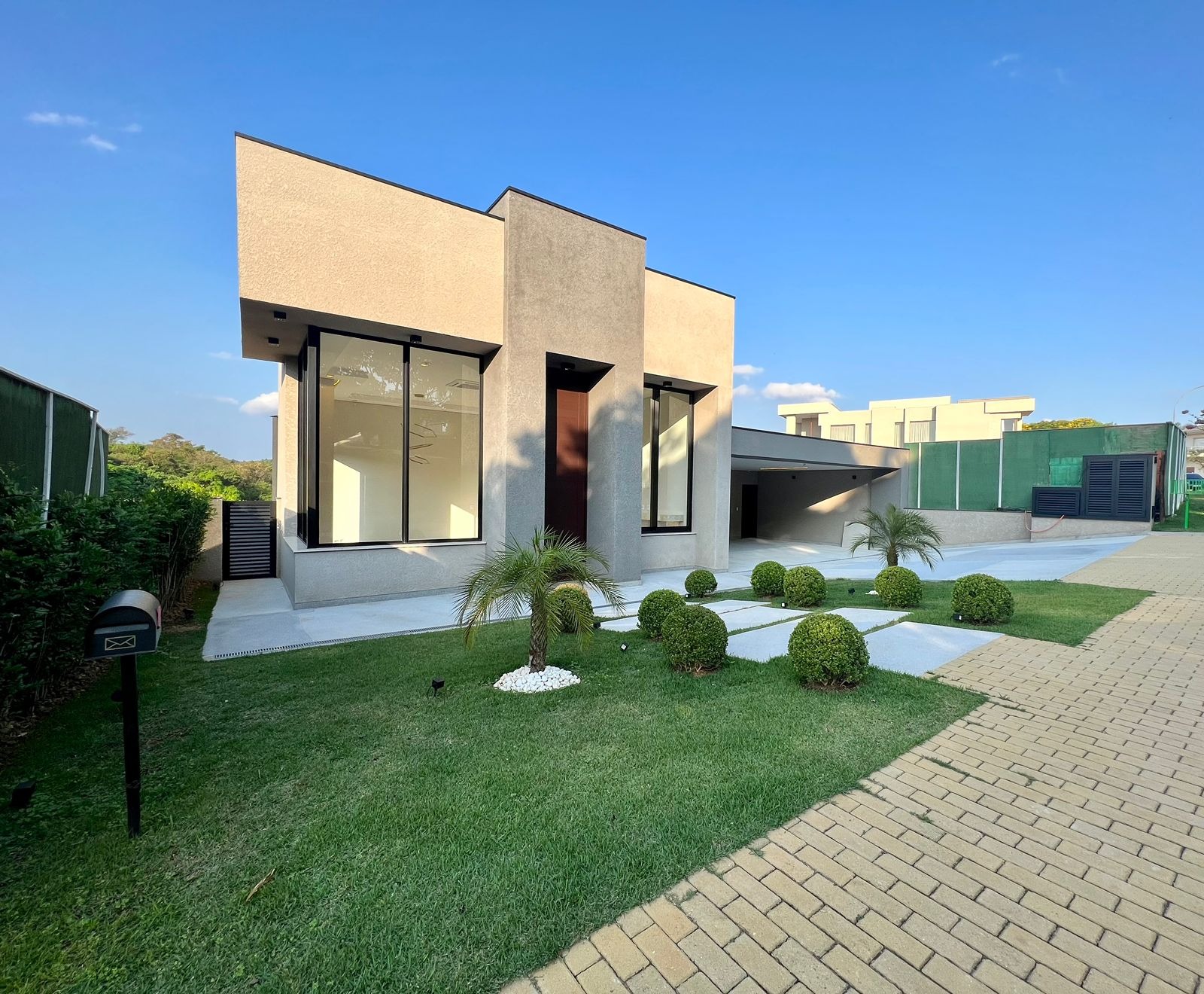 Casa à venda com 4 quartos, 428m² - Foto 2