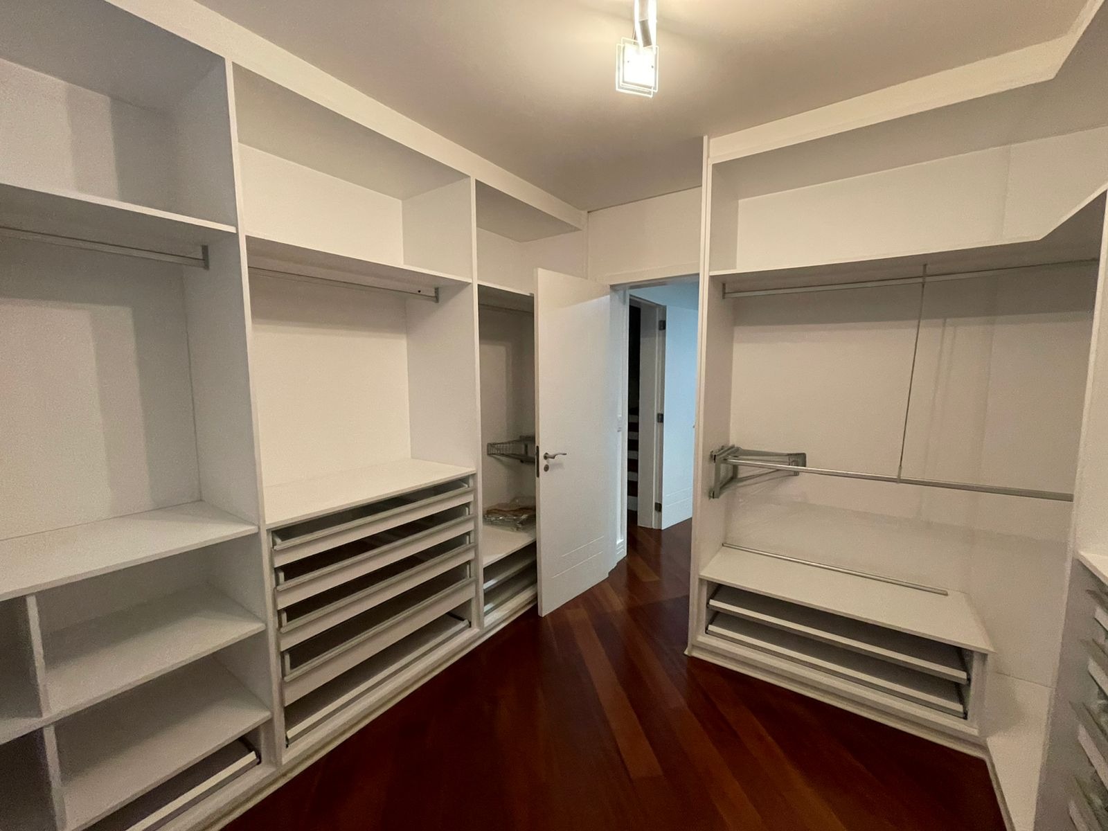 Casa de Condomínio para alugar com 4 quartos, 250m² - Foto 31