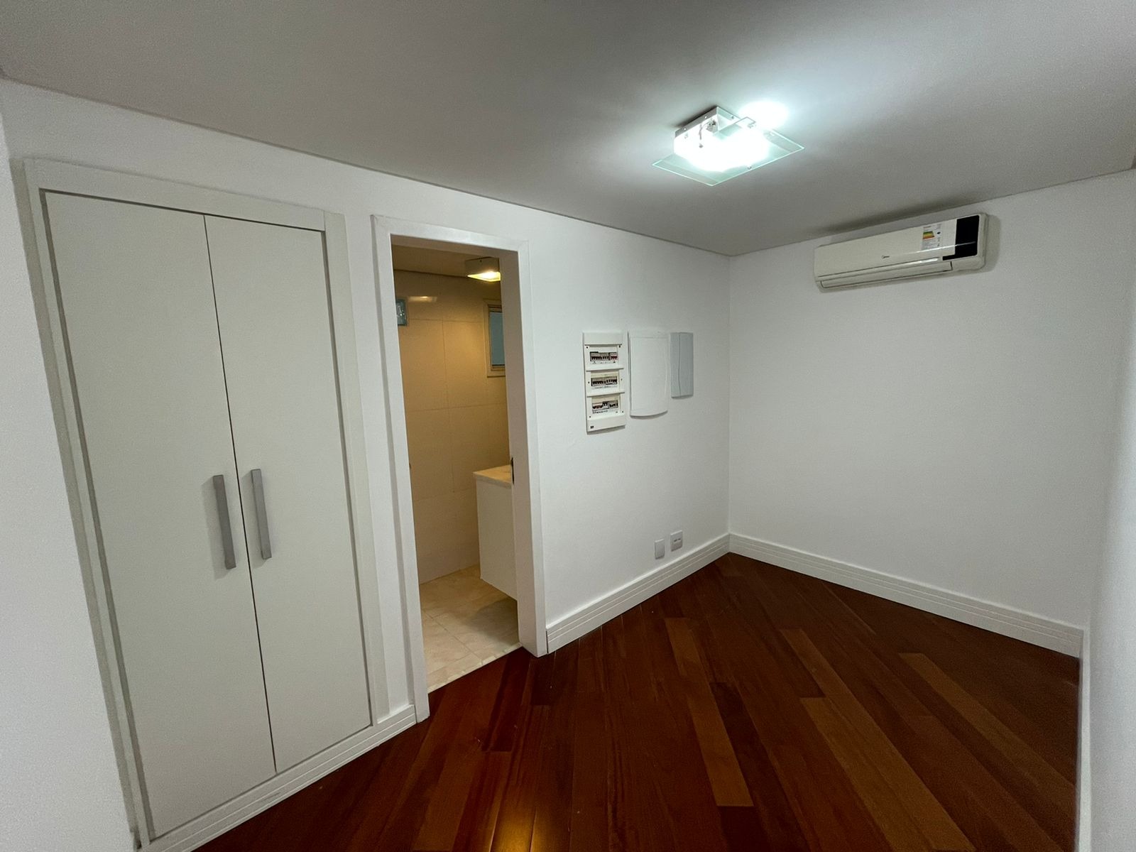 Casa de Condomínio para alugar com 4 quartos, 250m² - Foto 24