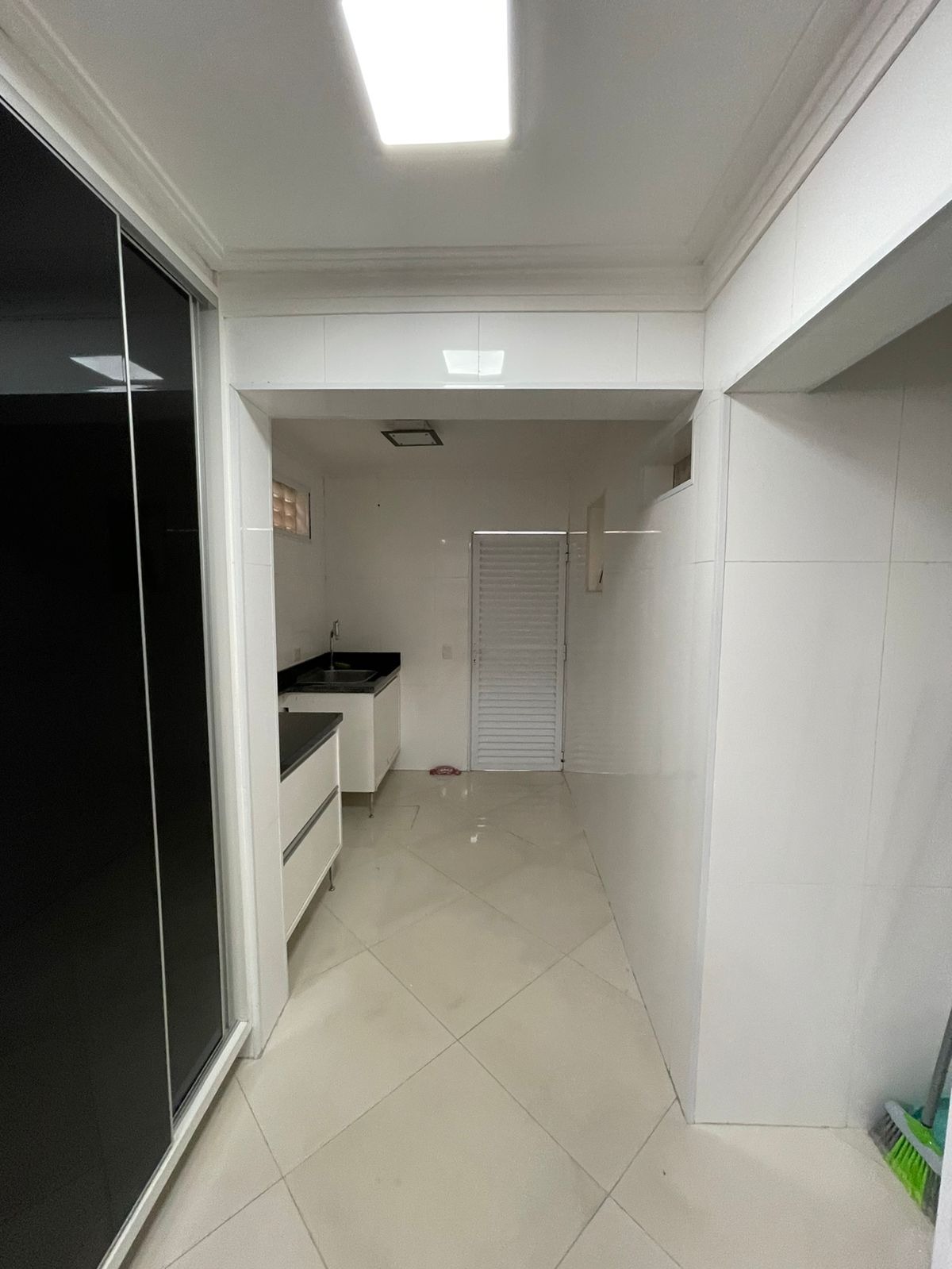 Casa de Condomínio para alugar com 4 quartos, 250m² - Foto 13