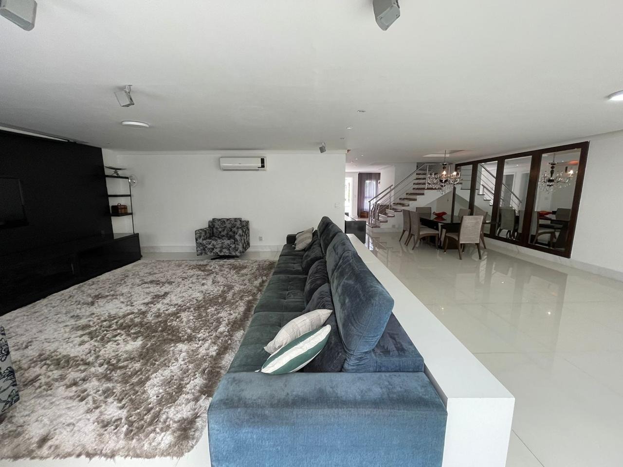 Casa de Condomínio para alugar com 4 quartos, 250m² - Foto 4