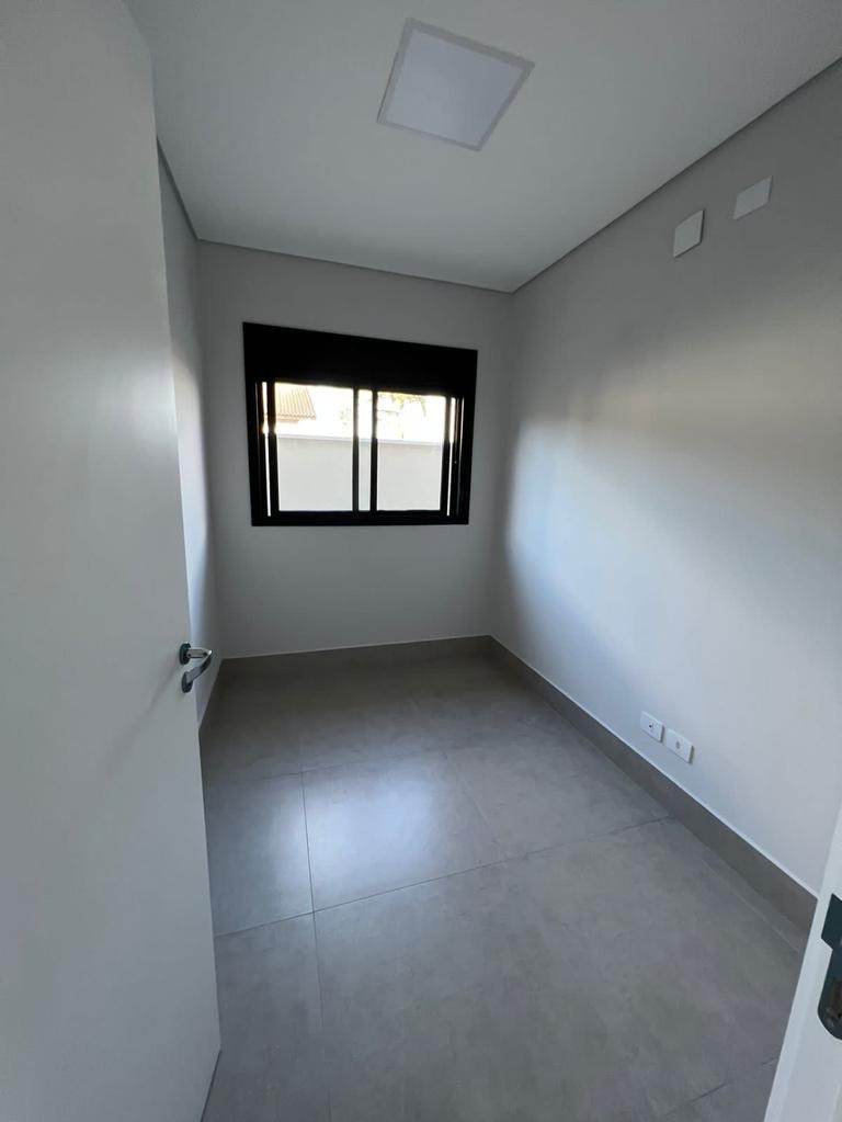 Casa à venda com 4 quartos, 200m² - Foto 13