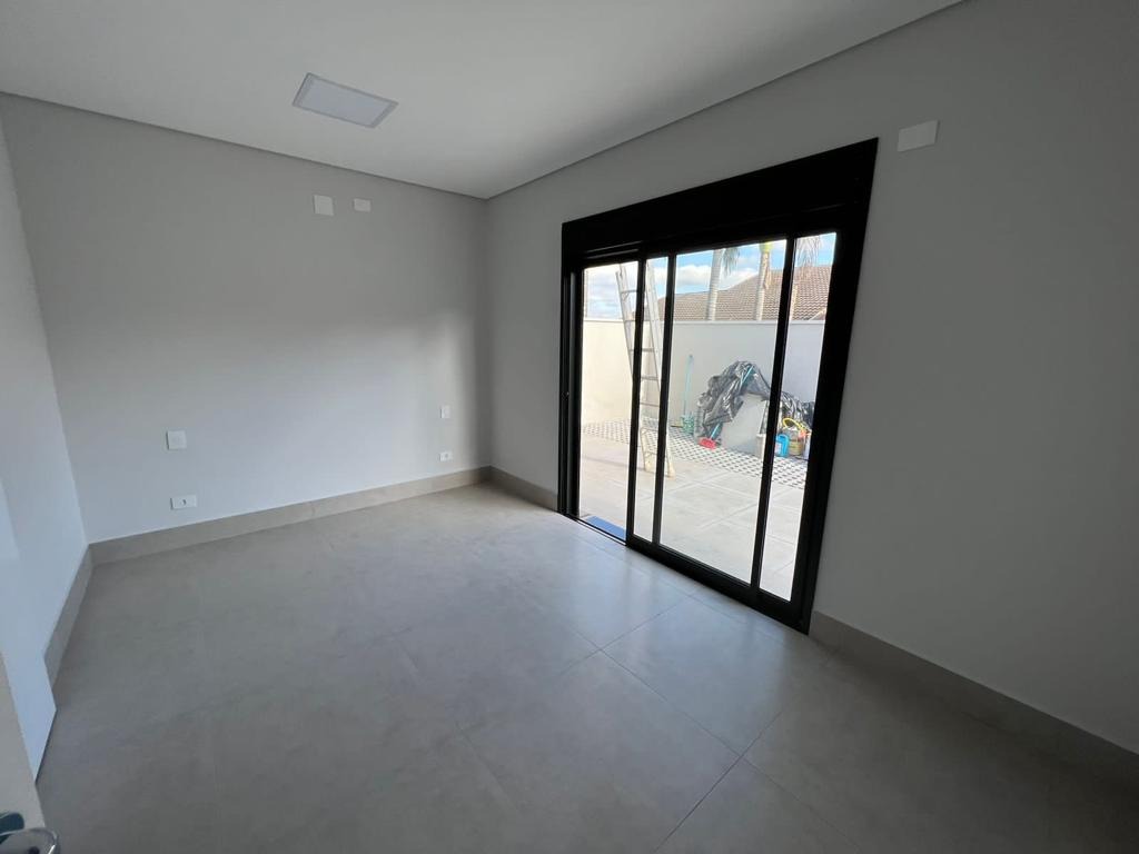 Casa à venda com 4 quartos, 200m² - Foto 11