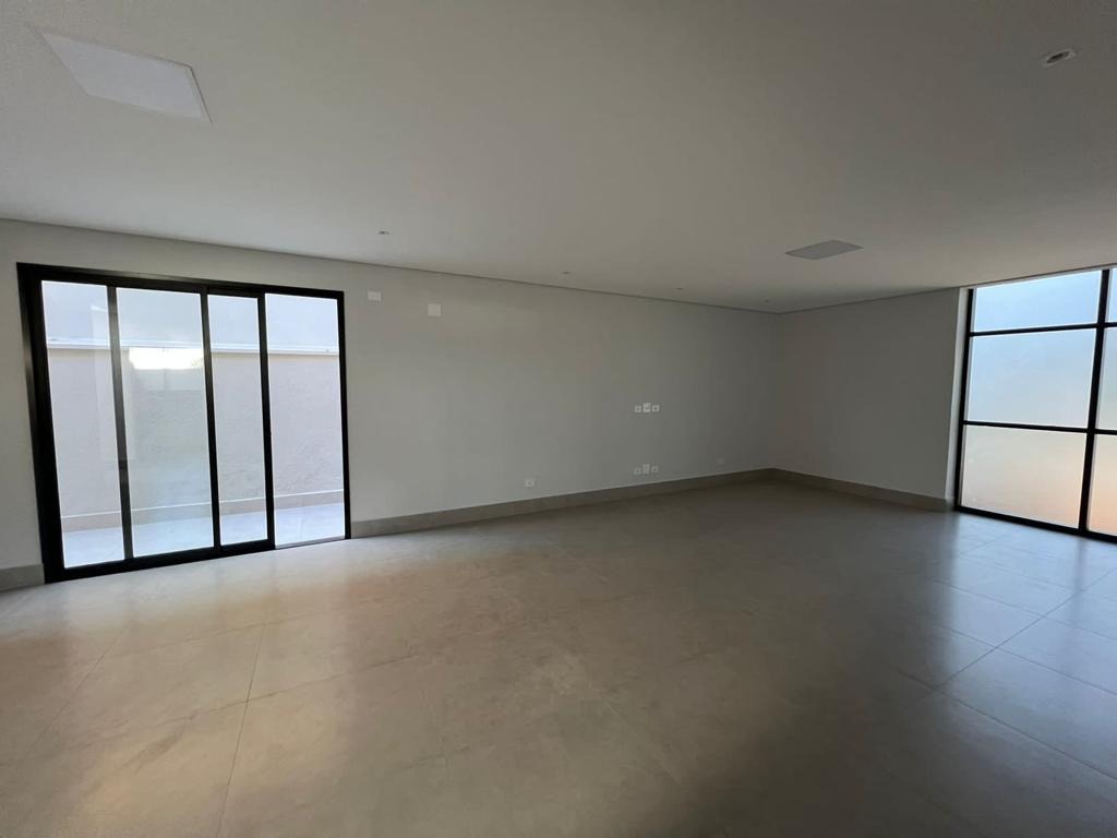 Casa à venda com 4 quartos, 200m² - Foto 2