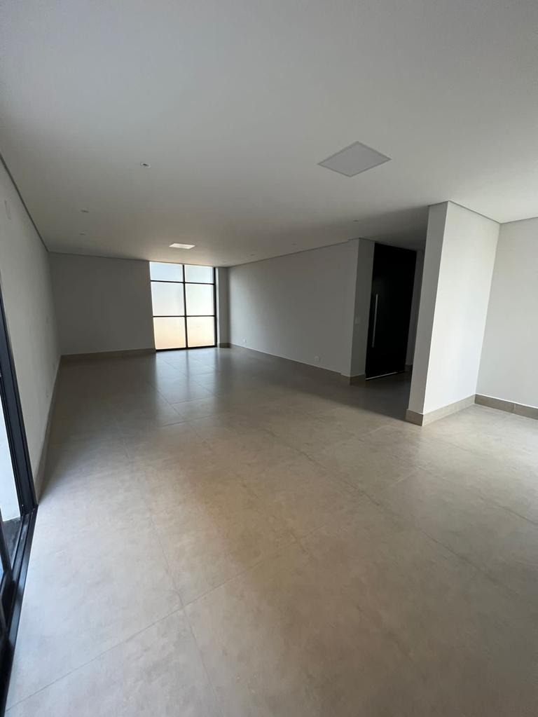 Casa à venda com 4 quartos, 200m² - Foto 4