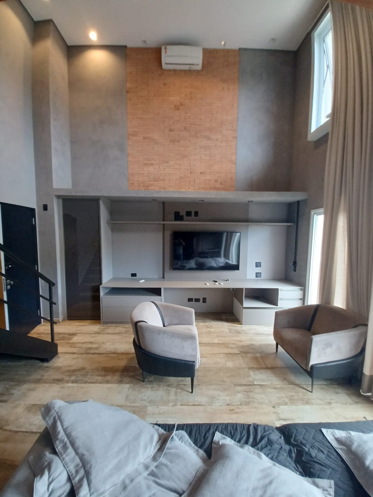 Apartamento à venda e aluguel com 1 quarto, 83m² - Foto 2