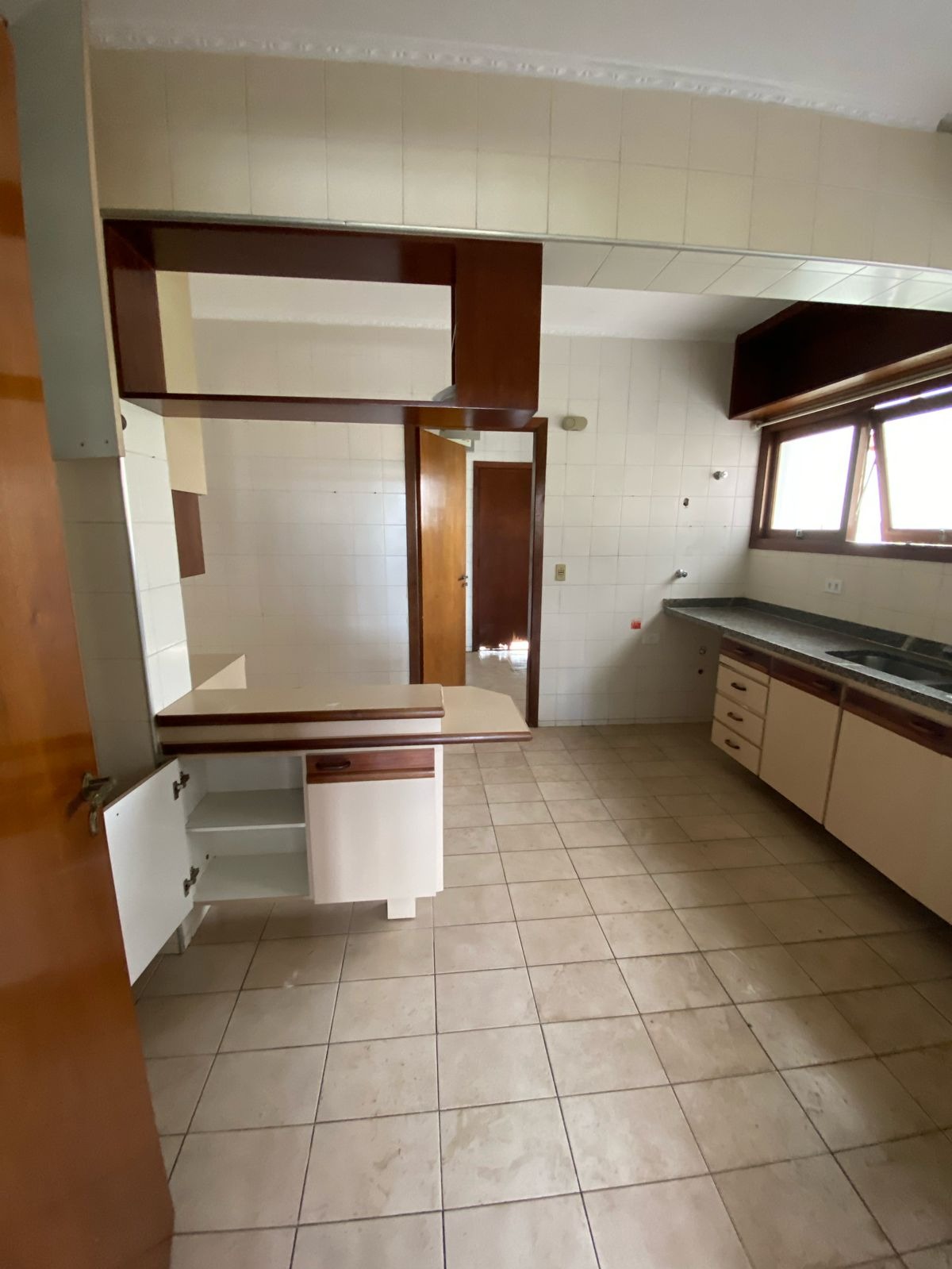 Casa à venda com 3 quartos, 320m² - Foto 8