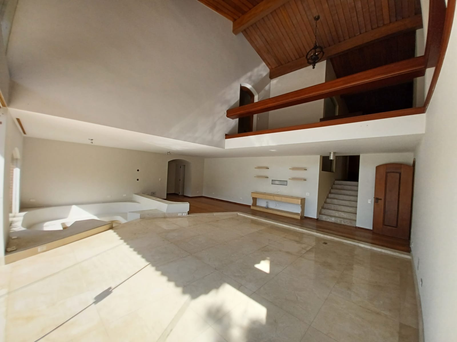 Casa para alugar com 5 quartos, 700m² - Foto 13