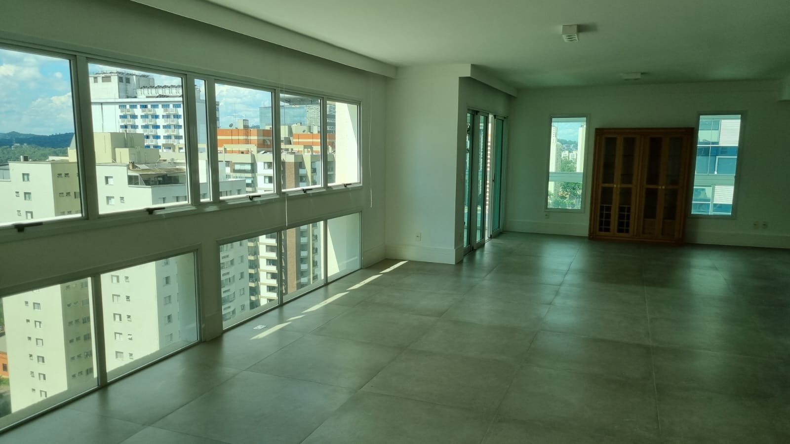 Apartamento à venda com 3 quartos, 252m² - Foto 4