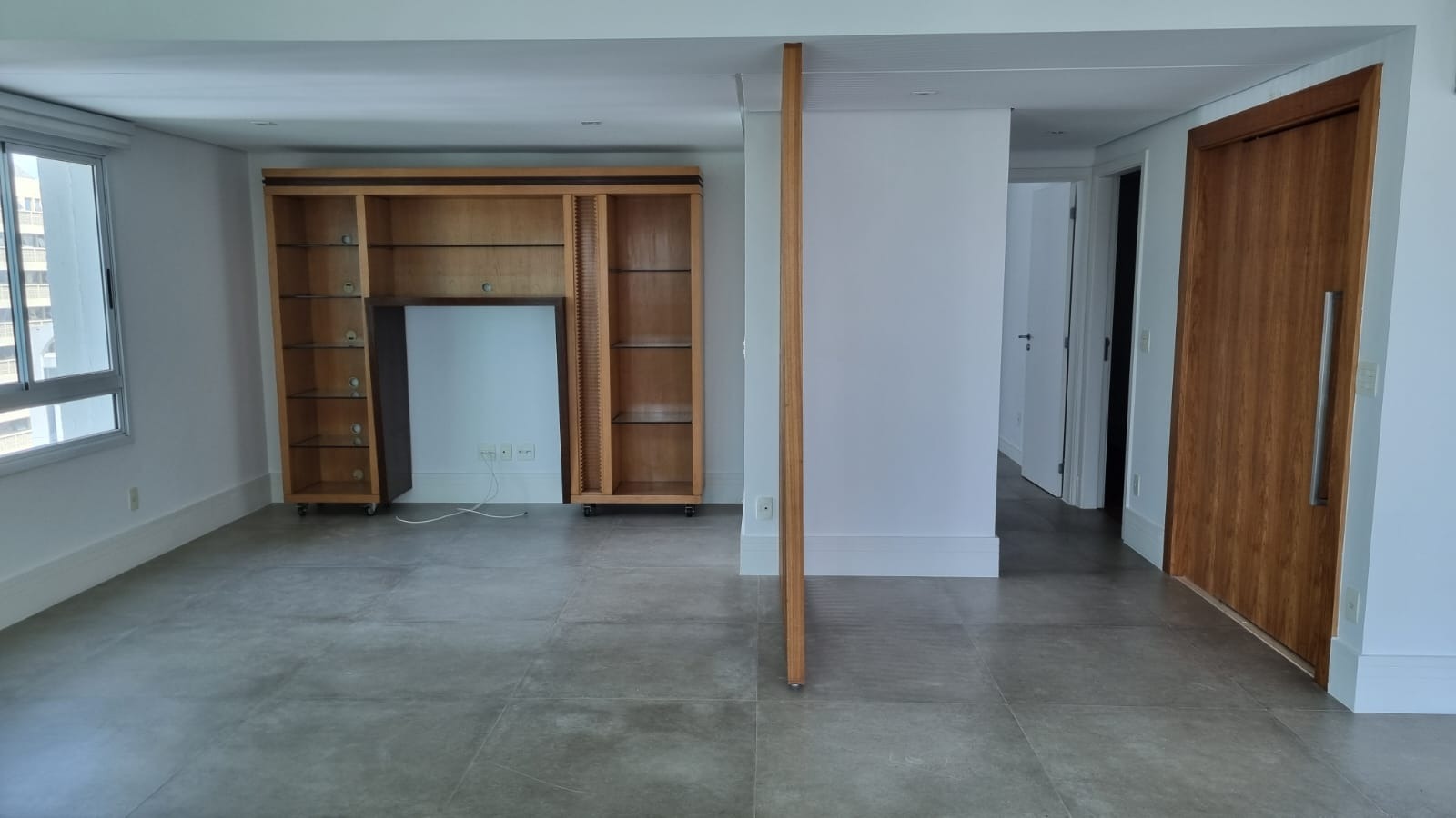 Apartamento à venda com 3 quartos, 252m² - Foto 2