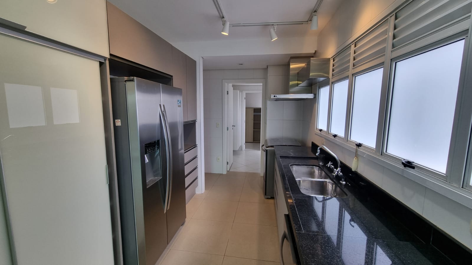 Apartamento à venda com 3 quartos, 252m² - Foto 17