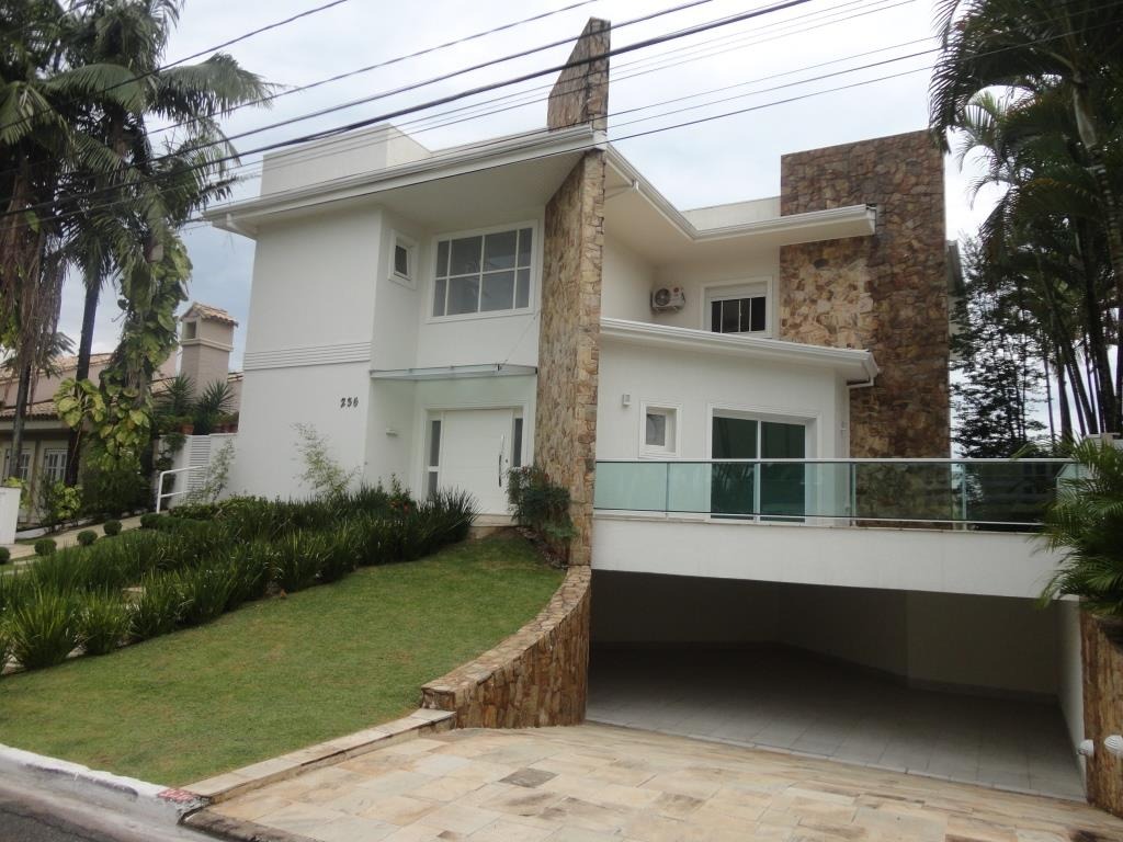 Casa para alugar com 3 quartos, 540m² - Foto 1