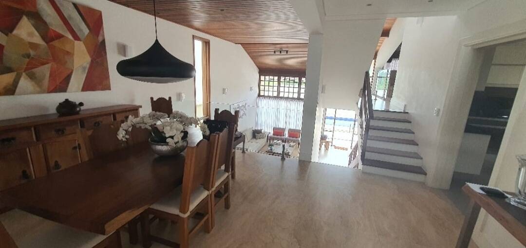 Casa de Condomínio à venda com 3 quartos, 300m² - Foto 2