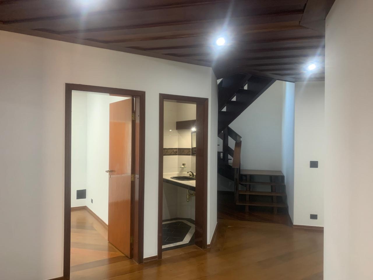 Casa para alugar com 3 quartos, 600m² - Foto 4