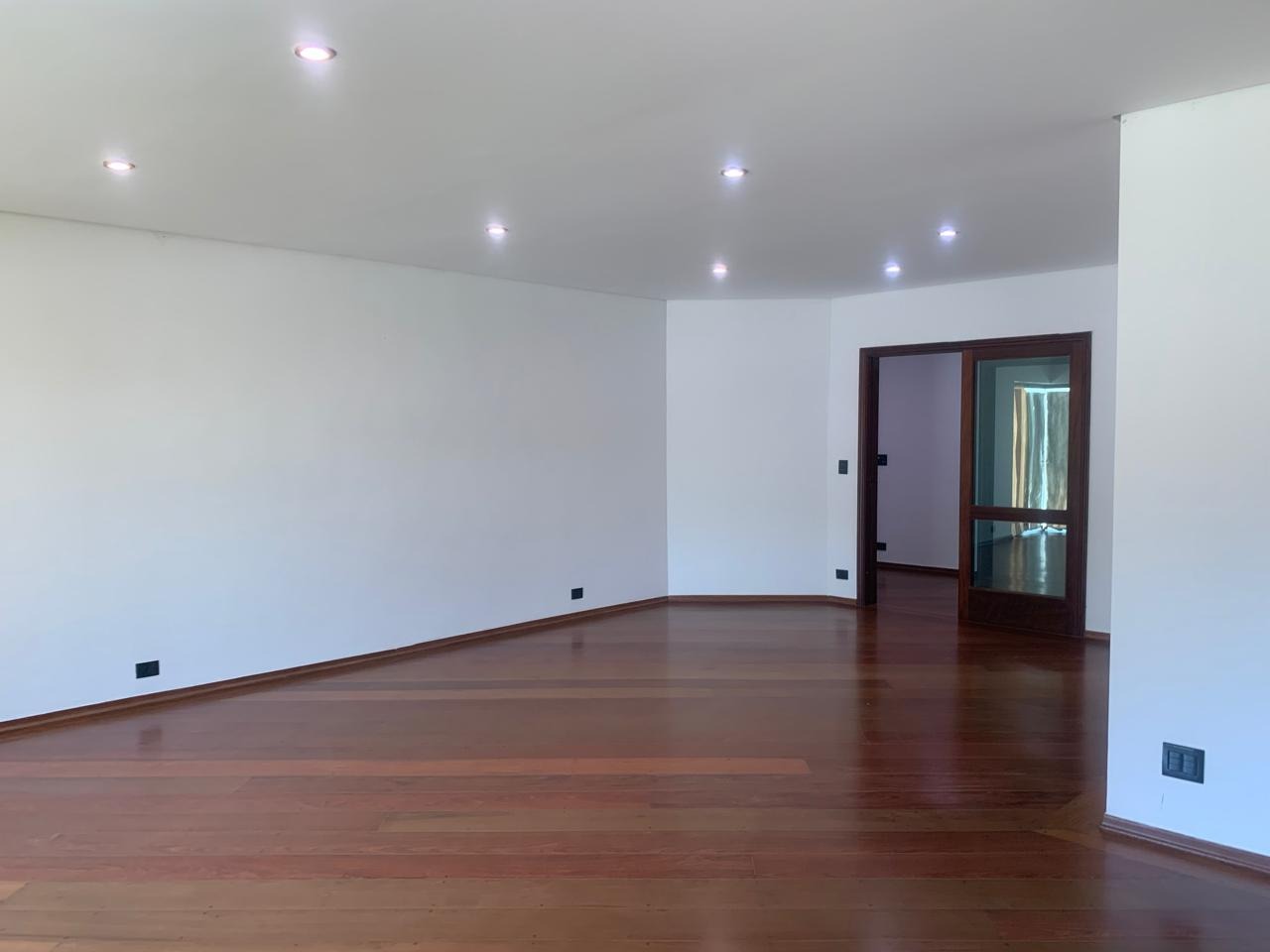 Casa para alugar com 3 quartos, 600m² - Foto 13