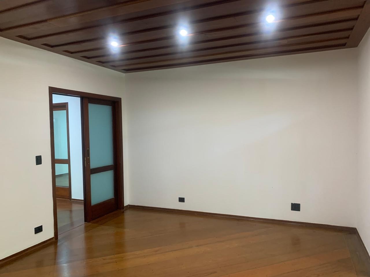 Casa para alugar com 3 quartos, 600m² - Foto 28