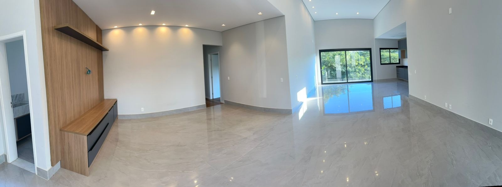 Casa à venda com 3 quartos, 283m² - Foto 2