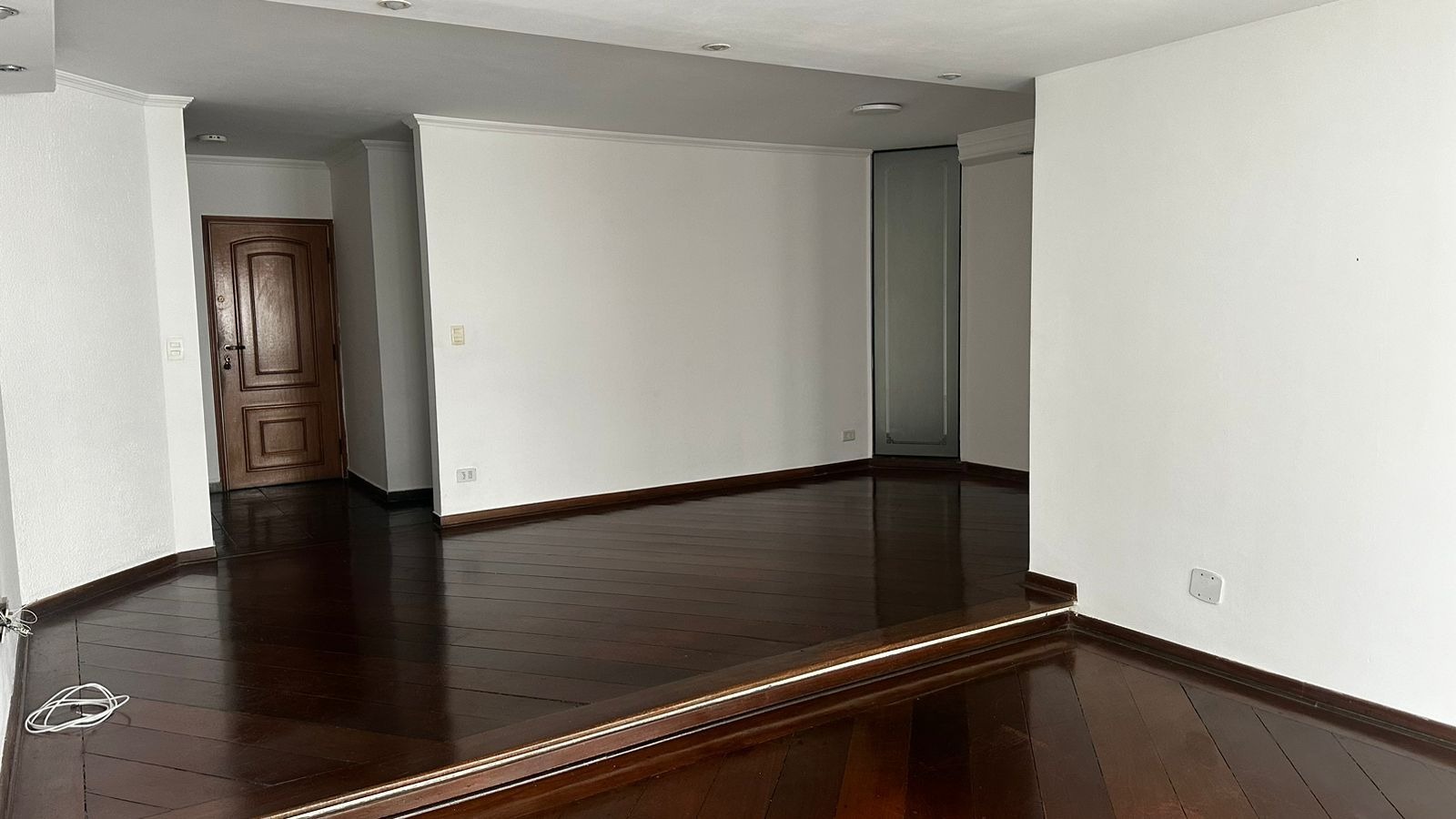 Apartamento para alugar com 3 quartos, 165m² - Foto 2