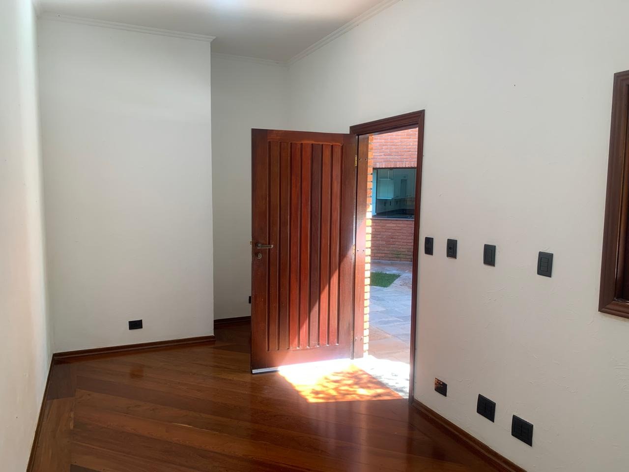 Casa para alugar com 3 quartos, 600m² - Foto 25