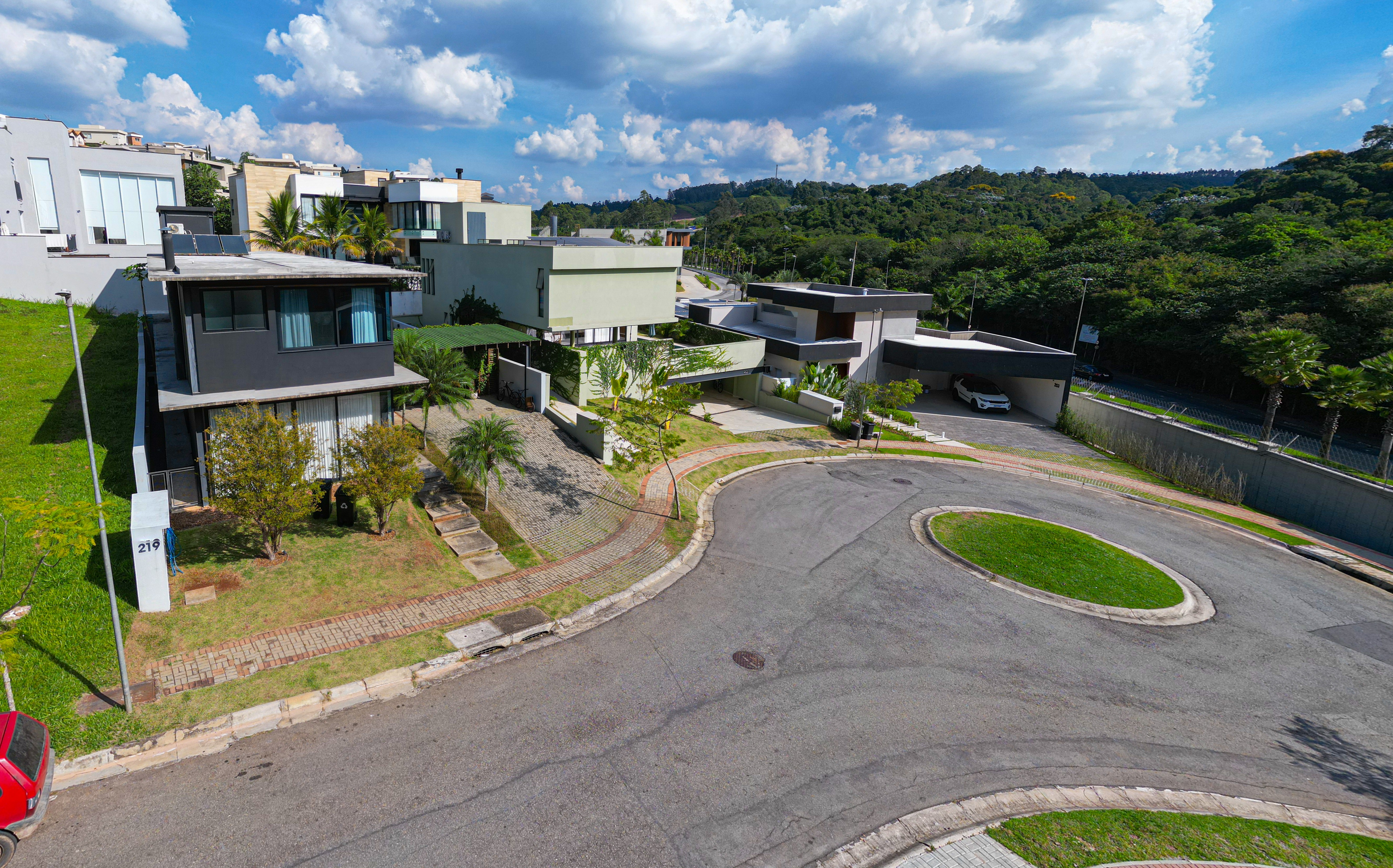 Casa de Condomínio à venda com 4 quartos, 500m² - Foto 2