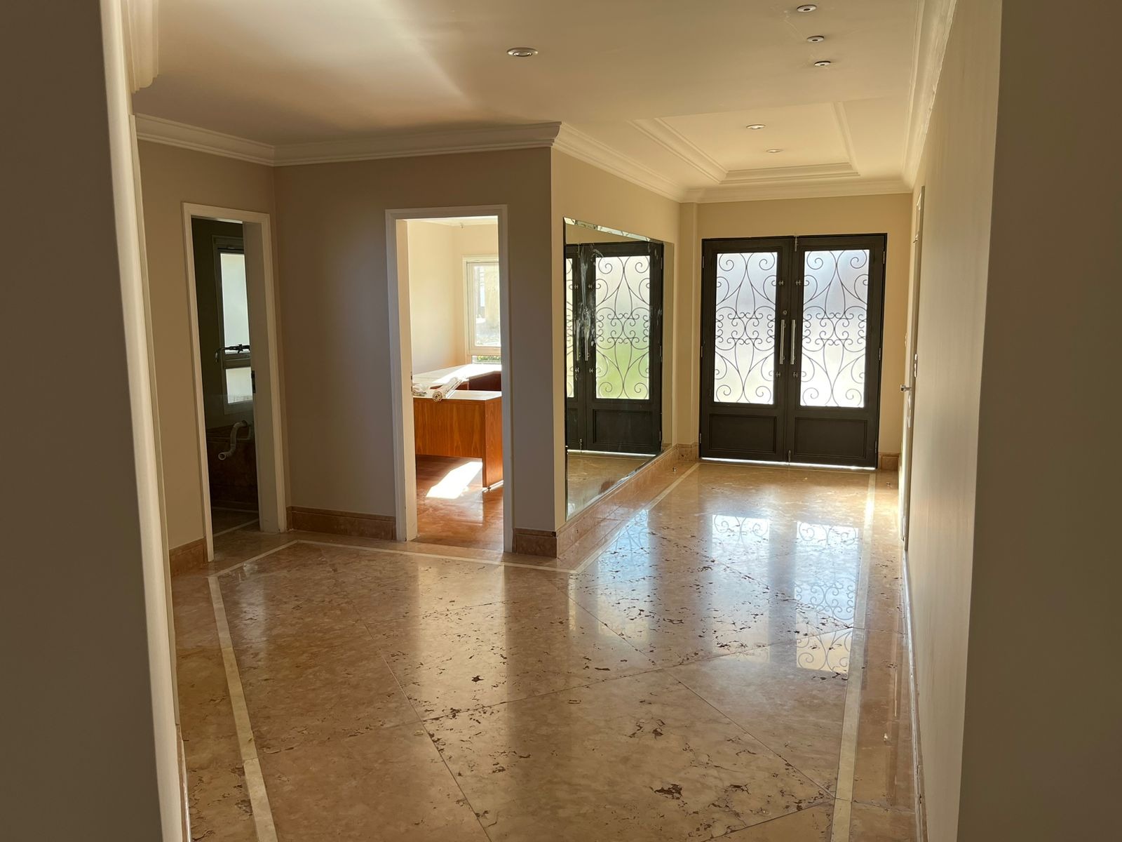 Casa para alugar com 4 quartos, 436m² - Foto 2