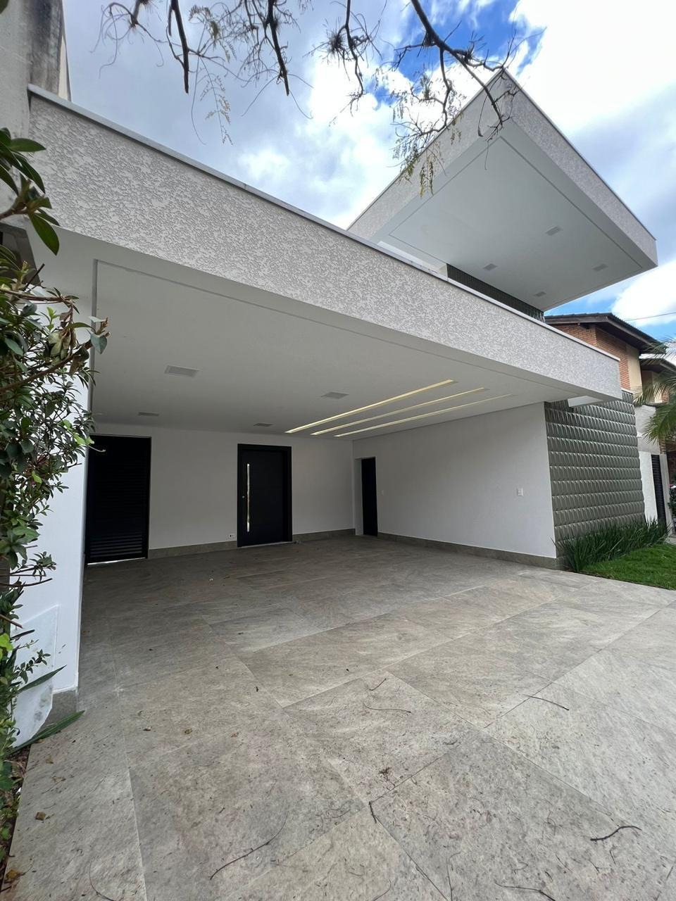 Casa à venda com 3 quartos, 310m² - Foto 2