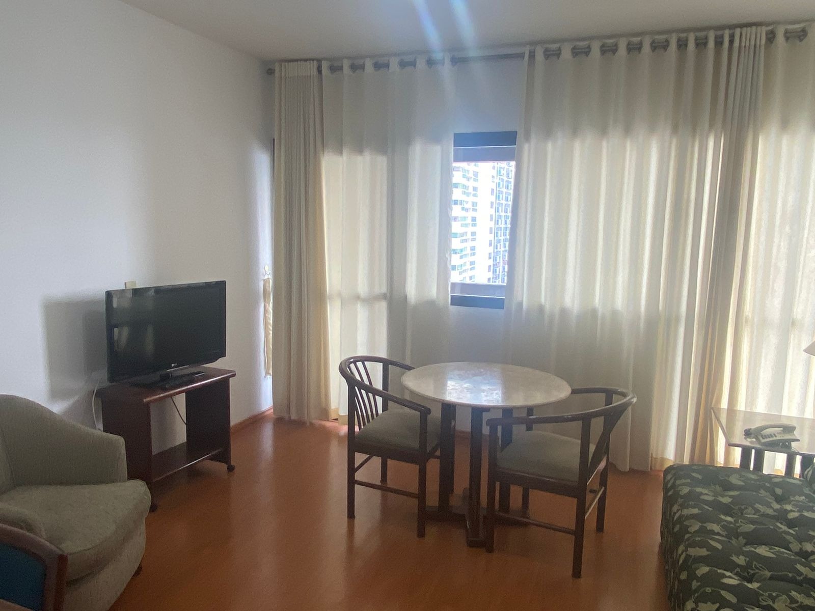 Flat/Apart Hotel para alugar com 1 quarto, 63m² - Foto 1