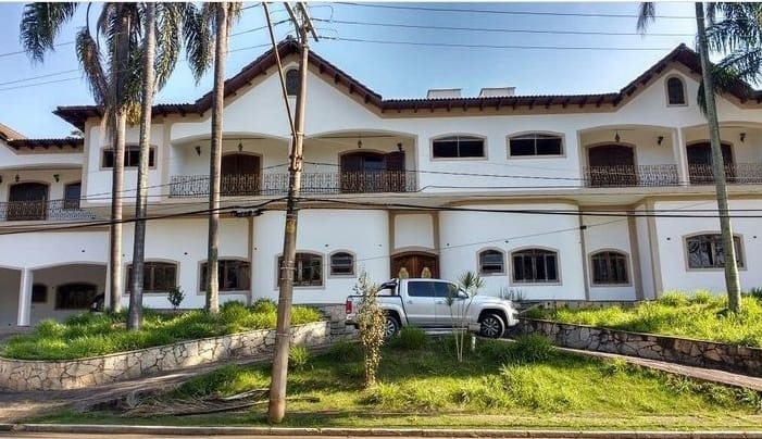 Casa de Condomínio à venda com 7 quartos, 1800m² - Foto 2