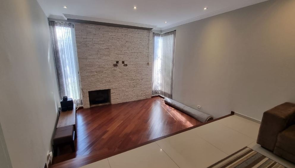 Casa de Condomínio à venda com 4 quartos, 272m² - Foto 3