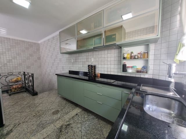 Casa para alugar com 4 quartos, 600m² - Foto 11