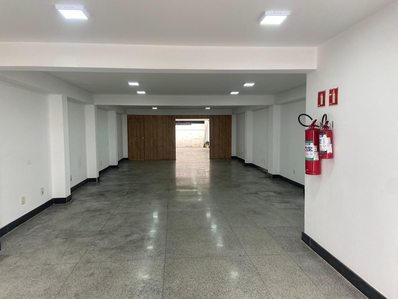 Depósito-Galpão-Armazém para alugar, 200m² - Foto 1