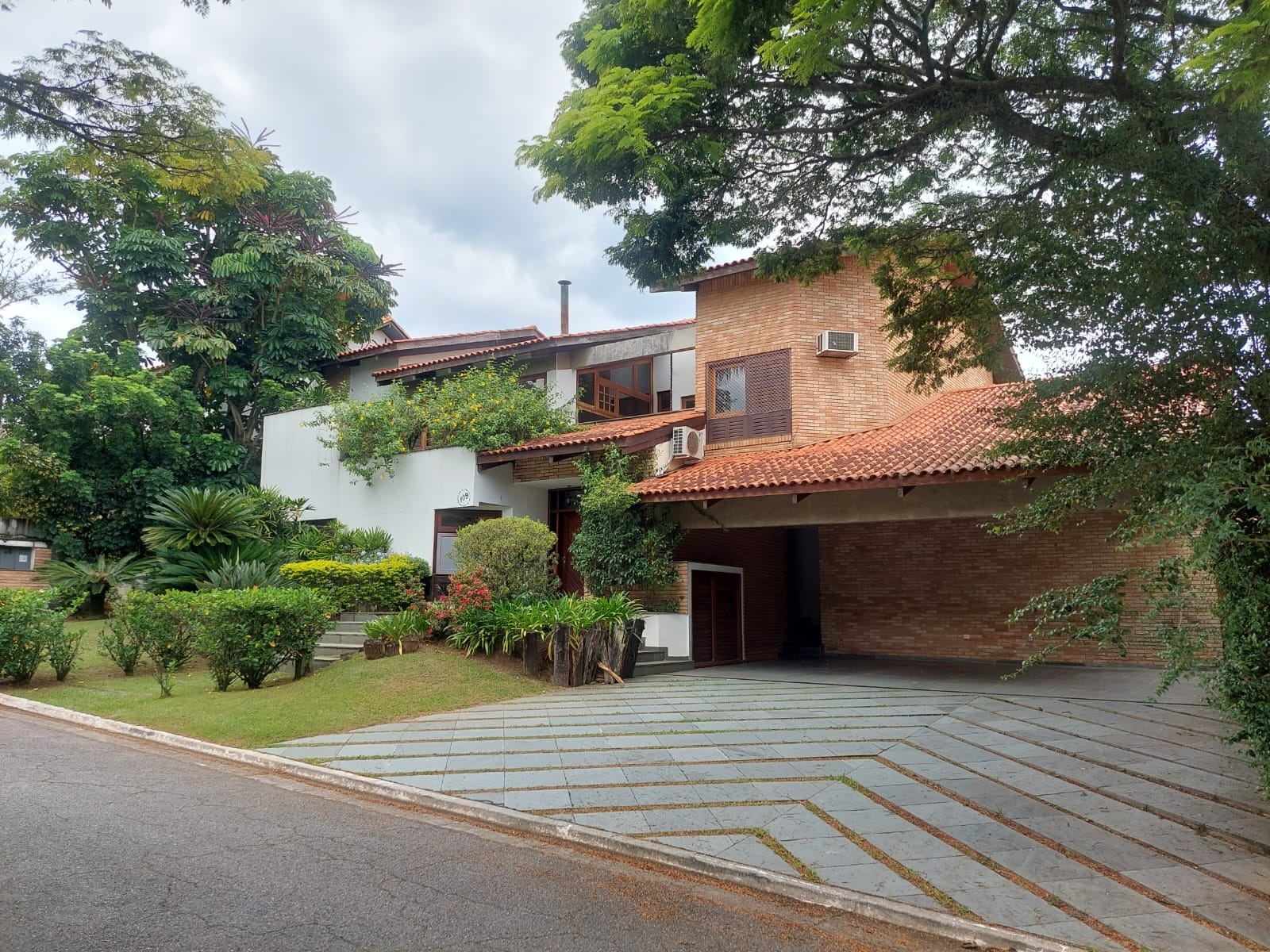 Casa de Condomínio à venda e aluguel com 3 quartos, 420m² - Foto 1