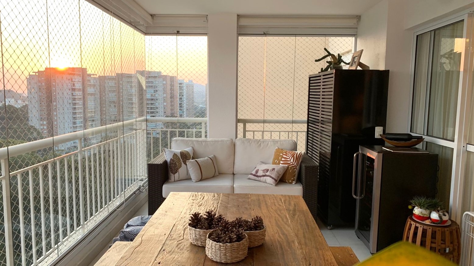 Apartamento à venda com 3 quartos, 158m² - Foto 2