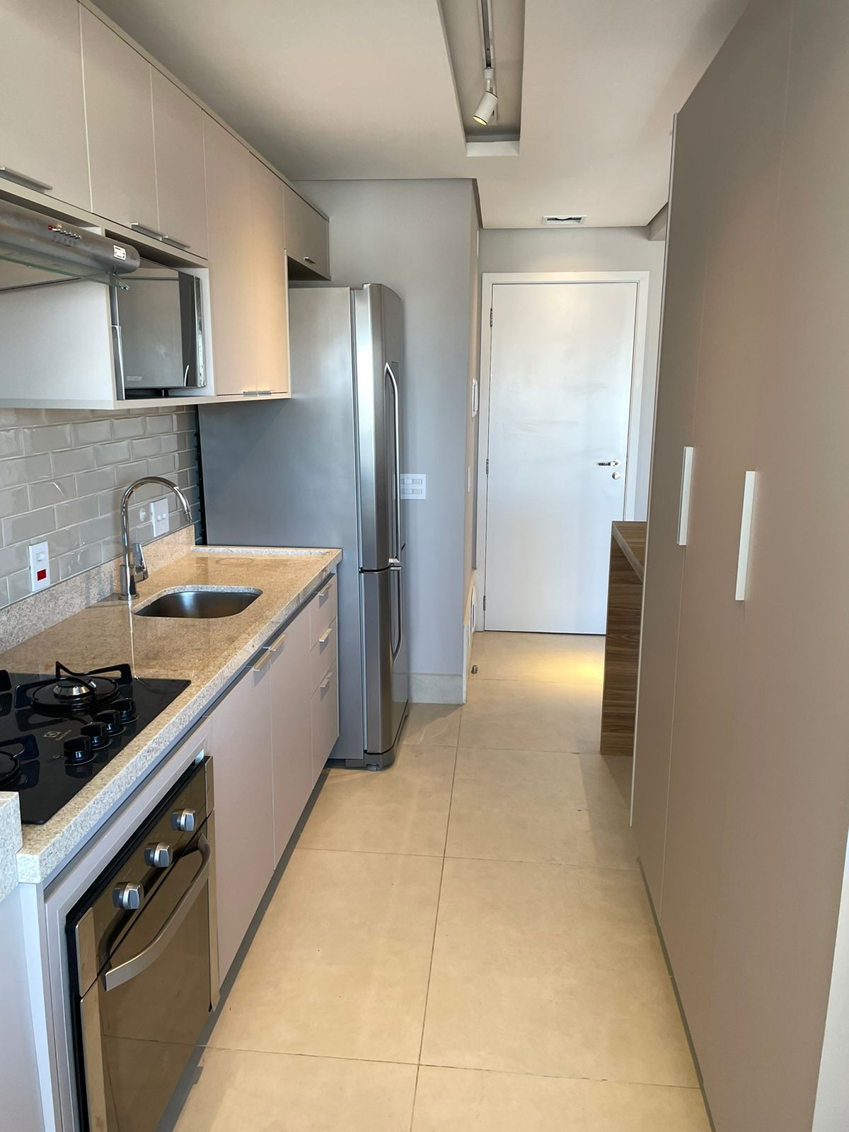 Apartamento para alugar com 2 quartos, 66m² - Foto 12