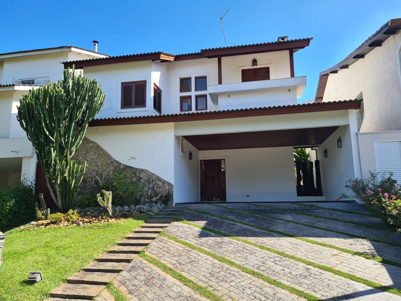 Casa de Condomínio à venda com 4 quartos, 315m² - Foto 1