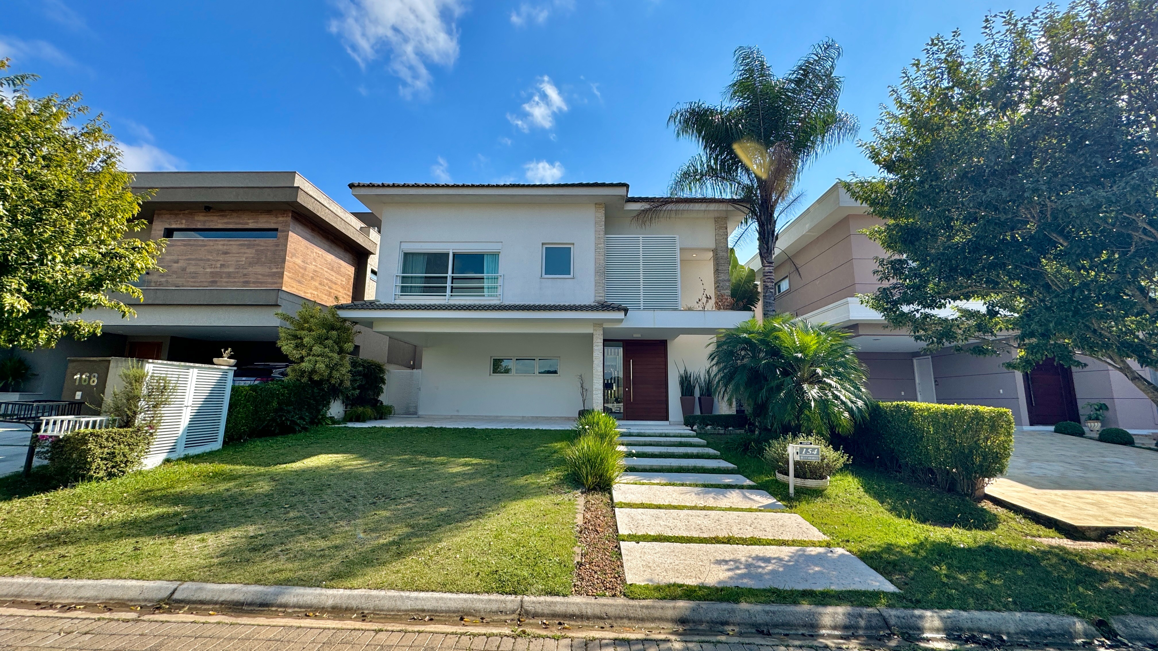 Casa de Condomínio à venda com 4 quartos, 400m² - Foto 1