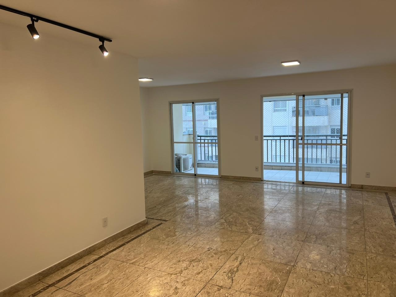 Apartamento à venda com 3 quartos, 165m² - Foto 1