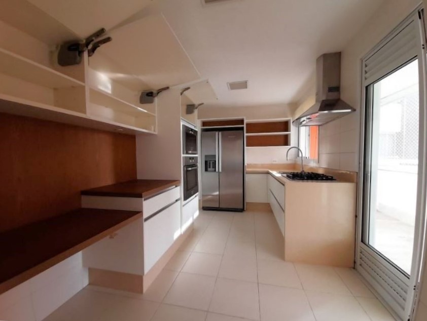 Apartamento para alugar com 3 quartos, 196m² - Foto 2