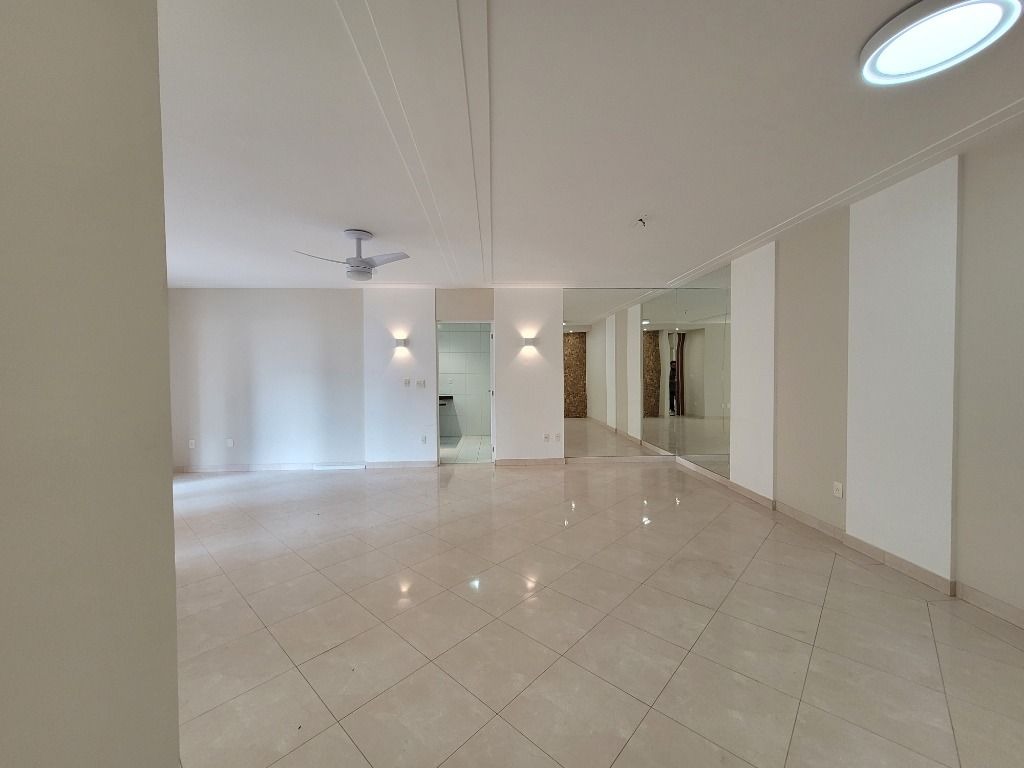 Apartamento para alugar com 3 quartos, 177m² - Foto 3