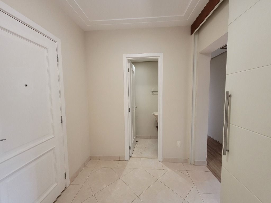 Apartamento para alugar com 3 quartos, 177m² - Foto 13