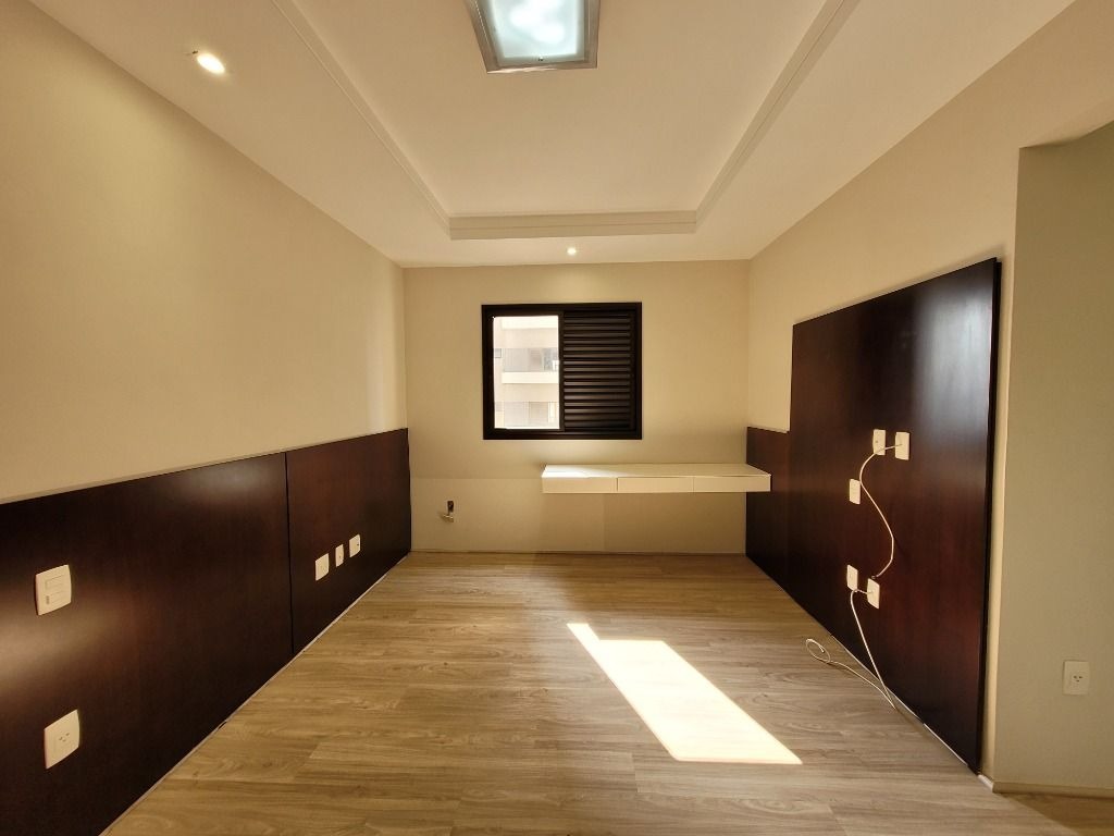 Apartamento para alugar com 3 quartos, 177m² - Foto 17