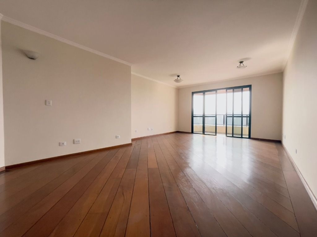 Apartamento à venda com 3 quartos, 144m² - Foto 2