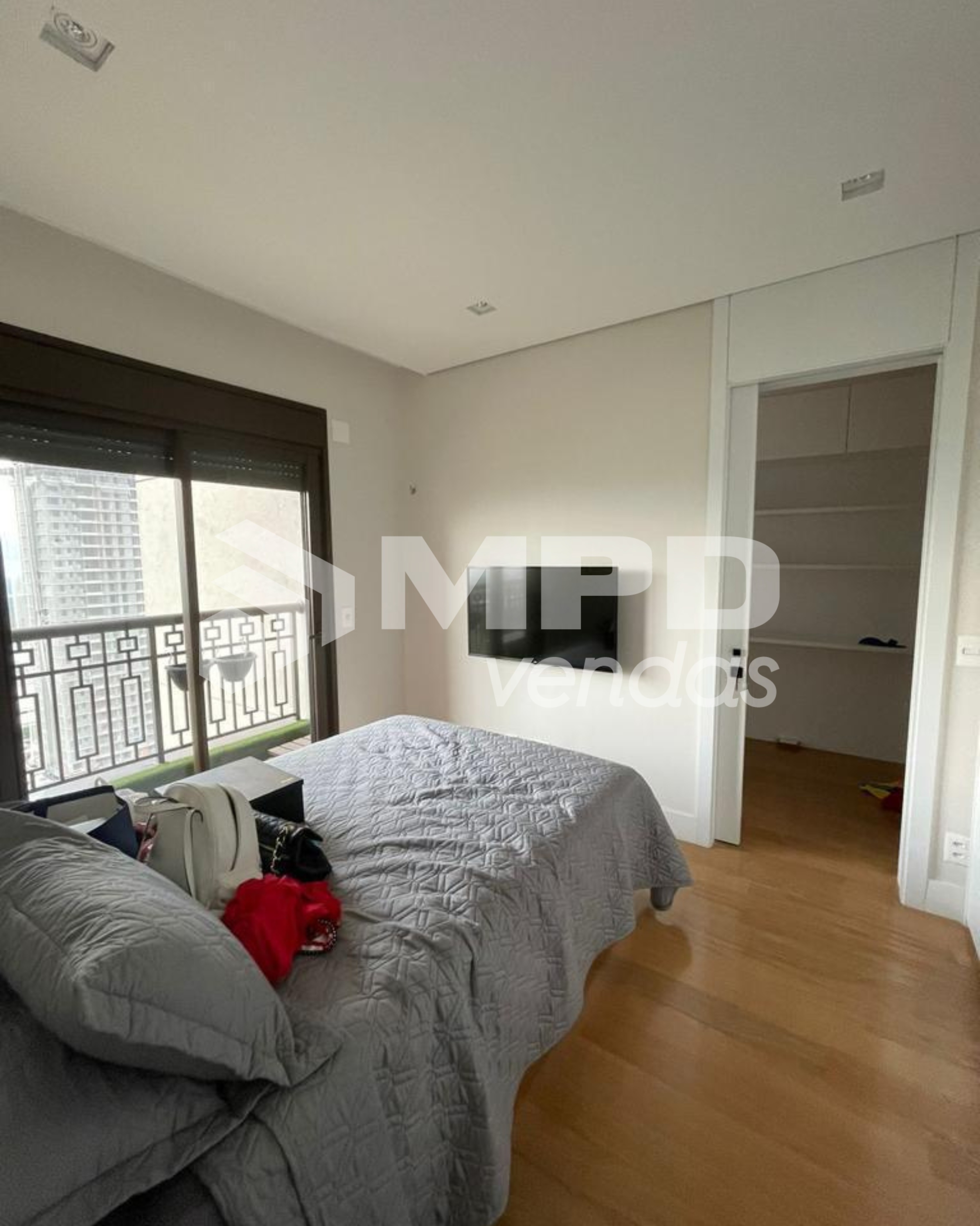 Apartamento à venda com 3 quartos, 228m² - Foto 14